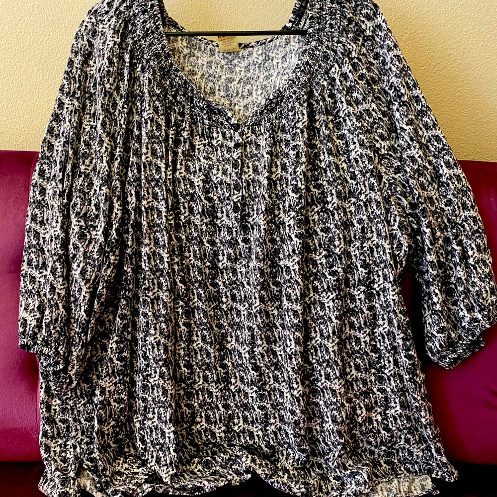 Black & White long sleeved blouse